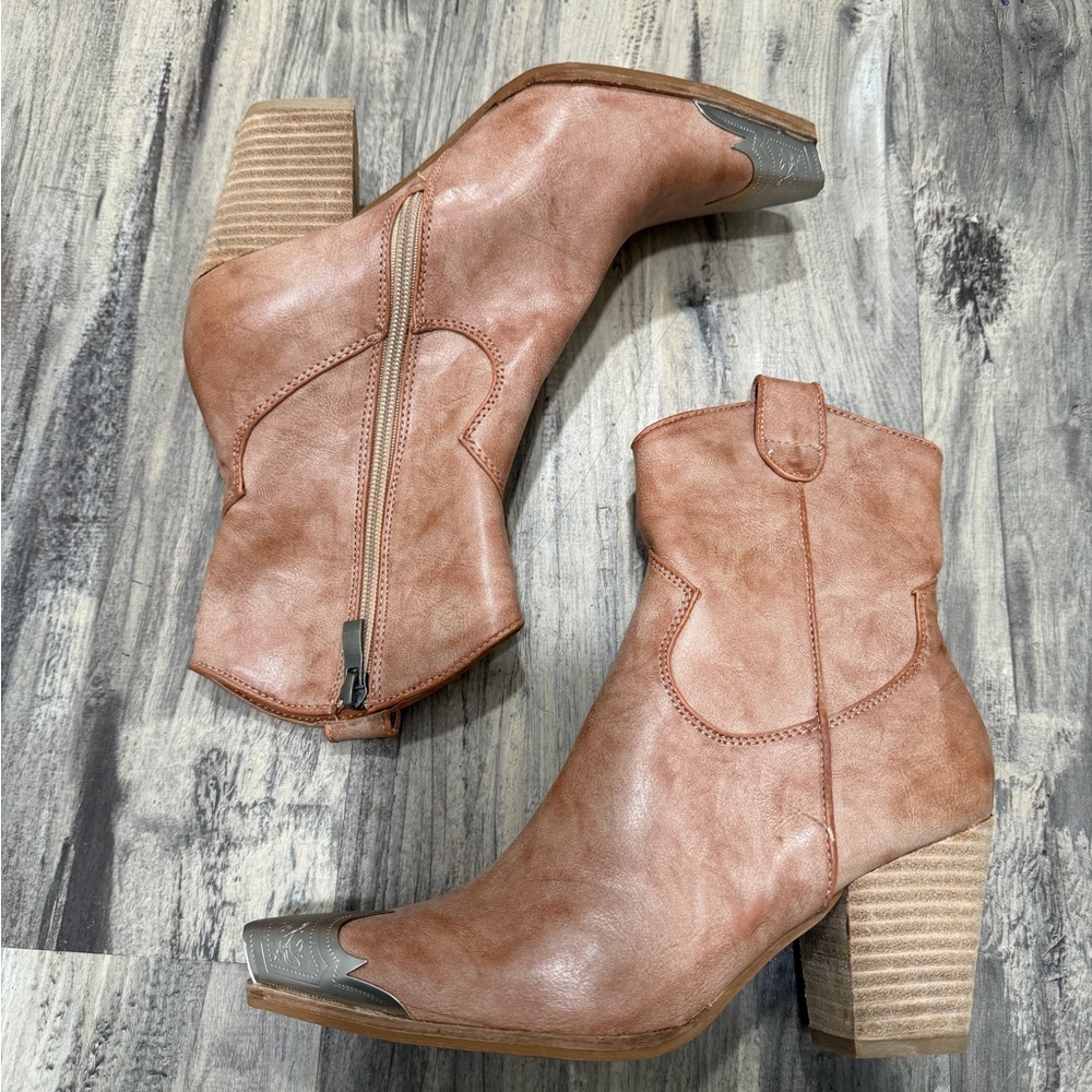 Beast western Tan Ankle Boots pointed toe size 7 new no box